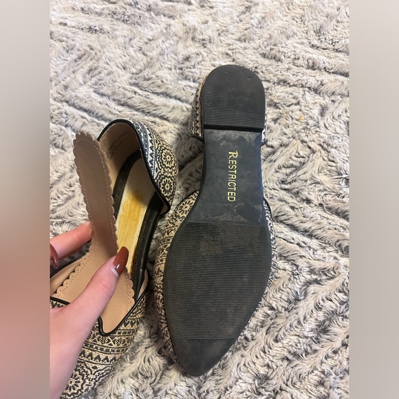 🌿 $5 ADD ON • RESTRICTED woven flats 7.5 - Picture 3 of 4